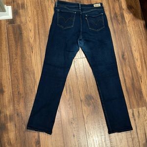 Size 12 M Levi’s Mid Rise Skinny Jeans Comfy and Stretchy